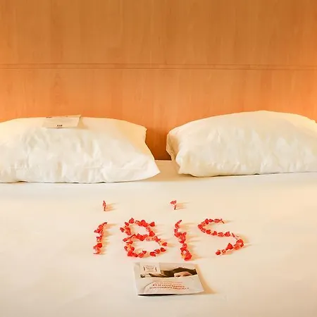 호텔 Ibis 3*